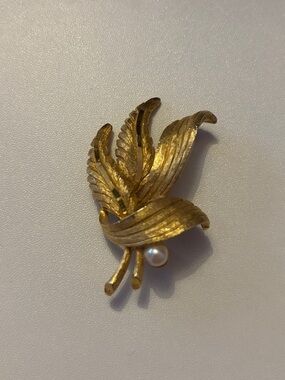 Vintage BSK Gold Tone Leaf Brooch with Faux Pearl Accent
